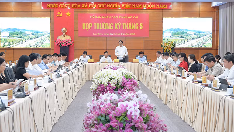 Quang cảnh phiên họp.