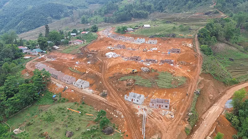 Điểm tái định cư cho đồng bào bị ảnh hưởng bởi thiên tai ở Sàng Ma Sáo được xây dựng tại thôn Mà Mù Sử 1, xã Sàng Ma Sáo, huyện Bát Xát. 