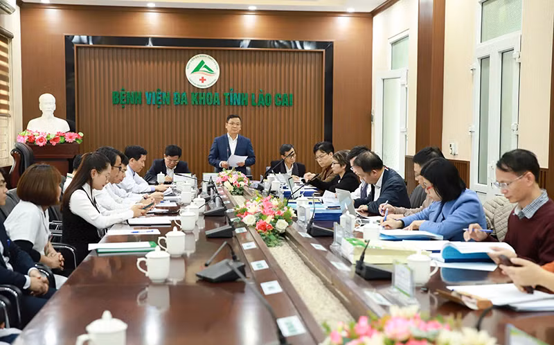 Thẩm định các điều kiện để thực hiện kỹ thuật lấy, ghép thận từ người hiến sống và người hiến chết não tại Bệnh viện đa khoa tỉnh Lào Cai.