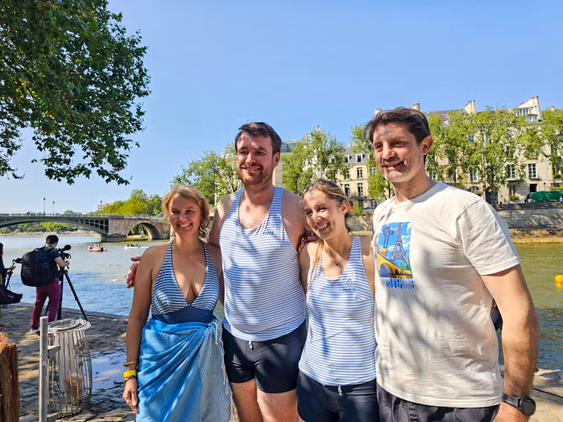 Với nhiều người dân, việc cải tạo chất lượng dòng nước của sông Seine là nỗ lực góp phần vào sự thành công của Thế vận hội 2024. (Ảnh: KHẢI HOÀN)