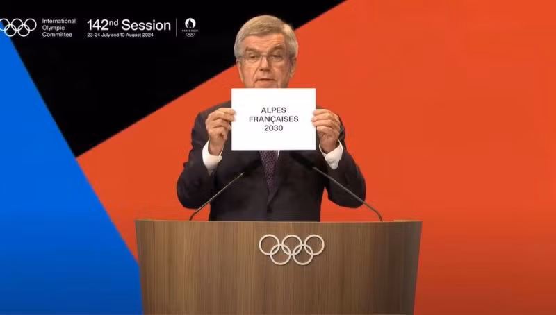 Chủ tịch Ủy ban Olympic Quốc tế Thomas Bach công bố kết quả ứng viên đăng cai Thế vận hội mùa đông 2030. 