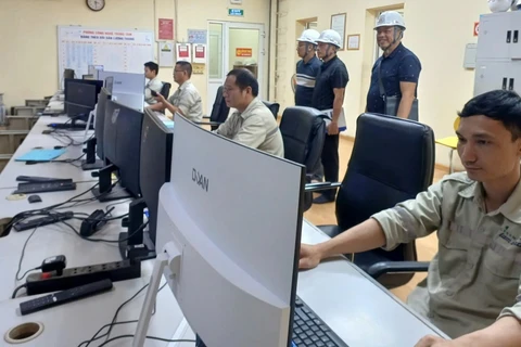 Vận hành nhà máy điện rác ở Gia Bình, Bắc Ninh. (Ảnh NAM PHONG)