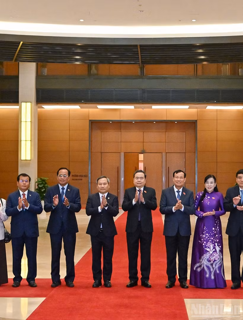 Chủ tịch Quốc hội Trần Thanh Mẫn với các đại biểu tại buổi tiếp.