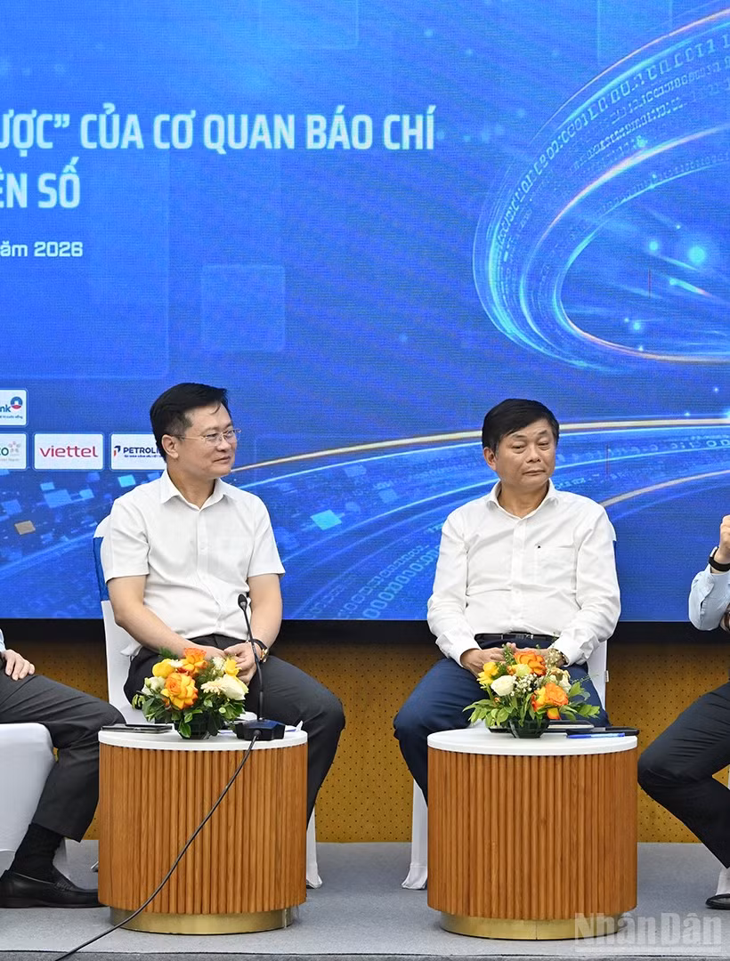 Tổng Biên tập Báo Nhân Dân Lê Quốc Minh phát biểu tại phiên thảo luận với chủ đề “Tự chủ chiến lược của cơ quan báo chí trong kỷ nguyên số”.