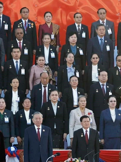 Tổng Bí thư Tô Lâm và Phu nhân cùng các đại biểu dự Lễ kỷ niệm 50 năm Quốc khánh Lào và 105 năm Ngày sinh Chủ tịch Kaysone Phomvihane. (Ảnh: Thống Nhất/TTXVN)