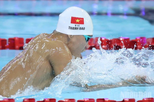 Phạm Thanh Bảo bứt tốc trên đường đua xanh. (Ảnh: MINH HOÀNG)