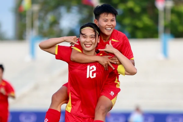 Hải Yến và Bích Thùy mỗi người ghi 2 bàn thắng cho đội tuyển nữ Việt Nam. (Ảnh: T.Hải)