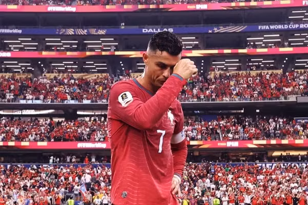 Ronaldo đã bật khóc khi trọng tài thổi còi kết thúc màn đọ sức giữa Bồ Đào Nha và Tây Ban Nha. (Ảnh: FIFA)