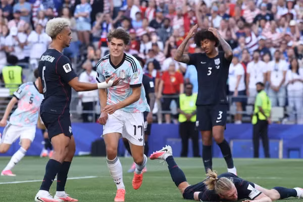 Đội tuyển Bỉ (áo trắng) giành chiến thắng thuyết phục trước Mỹ. (Ảnh: FIFA)
