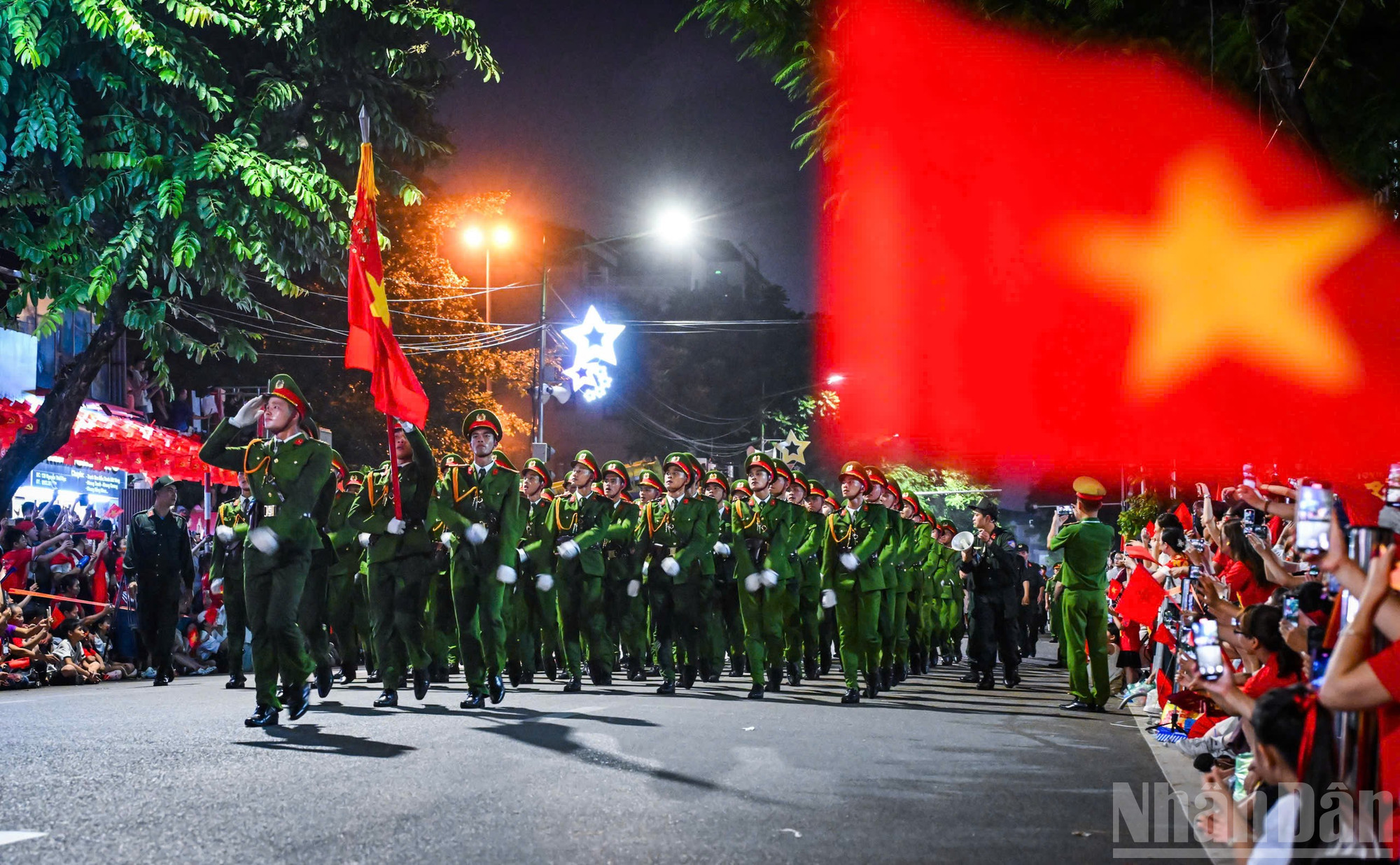 Khối sĩ quan cảnh sát nhân dân. ndo_br_z6931259174512-ed1169384e389c46b15a5ded933dde94.jpg