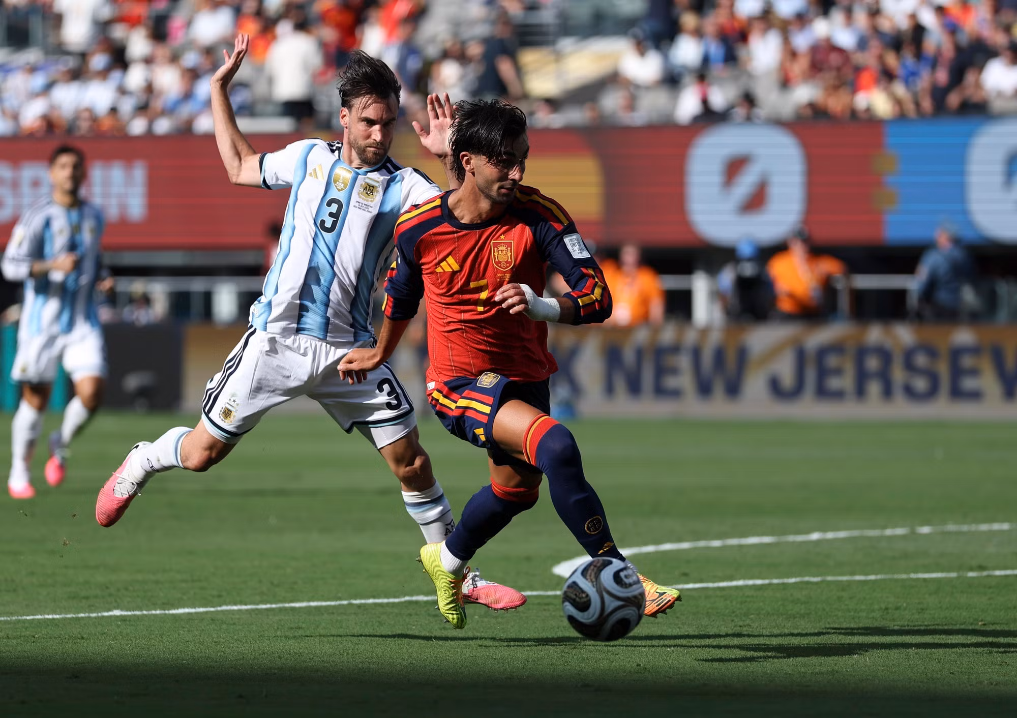 vna-potal-spus-new-jersey-football-fifa-world-cup-final-esp-vs-arg-8898838.jpg