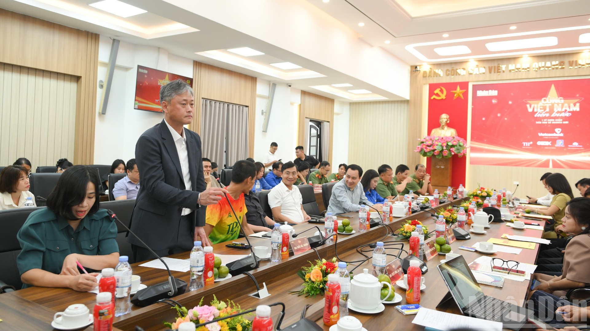 ndo_br_hop-bao-cung-vn-tien-buoc-0029-6838.jpg
