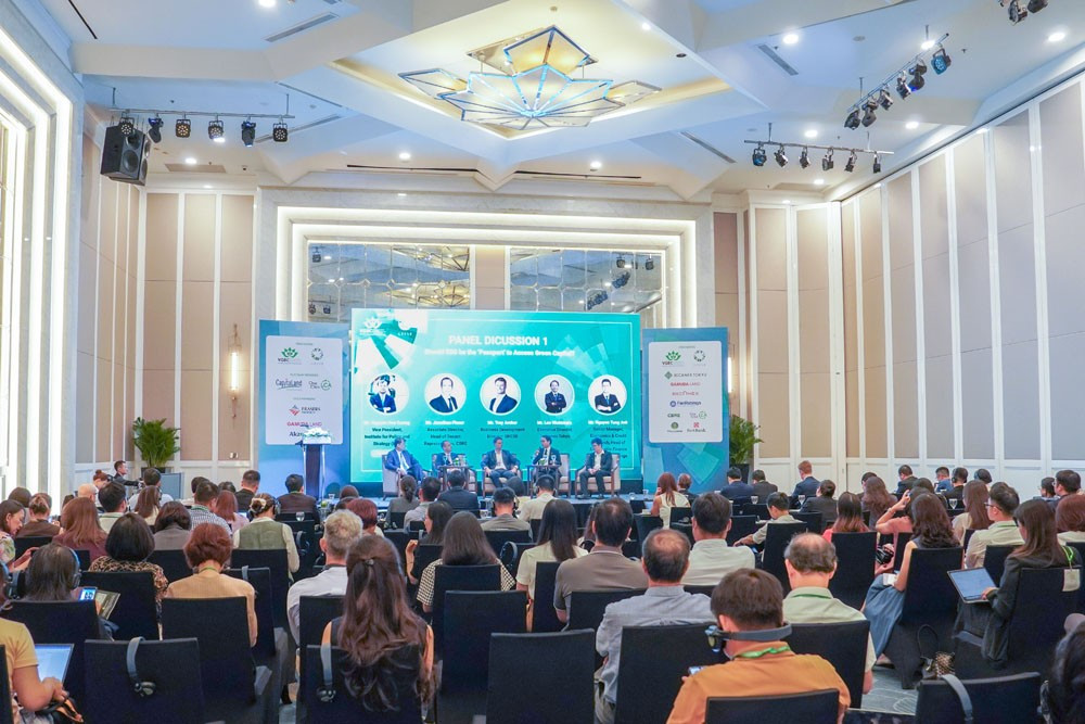 Các diễn giả thảo luận tại phiên 1 về chủ đề: “Toàn cảnh ESG trong bất động sản – Xu hướng và chiến lược”. 4.jpg