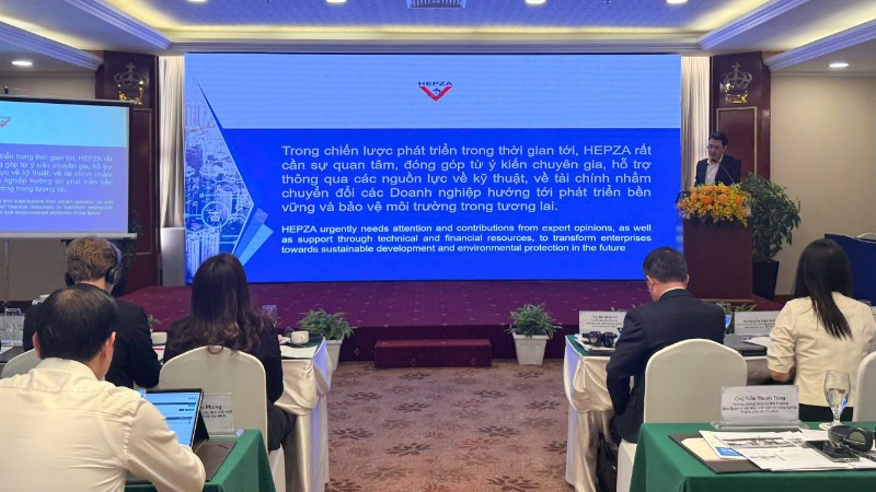 Hội thảo về “Thúc đẩy mô hình Khu công nghiệp sinh thái-Hướng tới phát triển kinh tế tuần hoàn và giảm phát thải carbon cho Thành phố Hồ Chí Minh”. (Ảnh: VÕ LÊ)