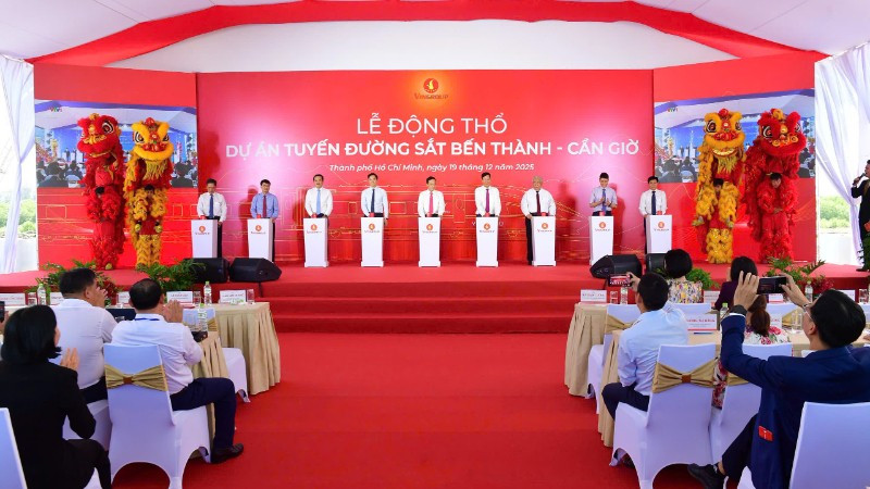Đồng chí Trần Lưu Quang, Bí thư Trung ương Đảng, Bí thư Thành ủy Thành phố Hồ Chí Minh tham dự Lễ động thổ tuyến Metro Bến Thành-Cần Giờ (ảnh: VÕ LÊ)