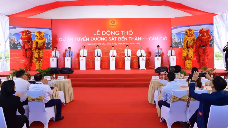 Đồng chí Trần Lưu Quang, Bí thư Trung ương Đảng, Bí thư Thành ủy Thành phố Hồ Chí Minh tham dự Lễ động thổ tuyến Metro Bến Thành-Cần Giờ (ảnh: VÕ LÊ)