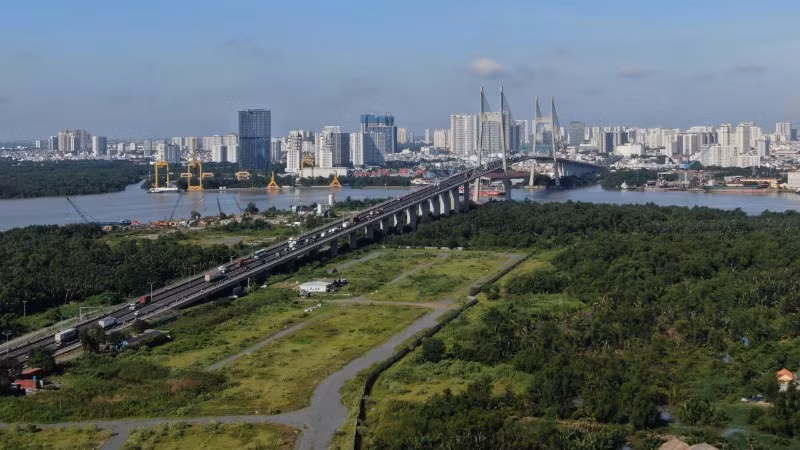 Cầu Phú Mỹ hiện hữu bắc qua sông Sài Gòn sẽ nằm gần dự án cầu Phú Mỹ 2 nối Thành phố Hồ Chí Minh và tỉnh Đồng Nai (Ảnh: QUÝ HIỀN)