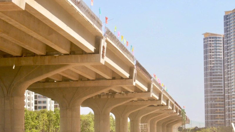 Thi công Vành đai 3 đoạn qua khu vực Thủ Đức, Thành phố Hồ Chí Minh. (Ảnh: THẾ ANH)