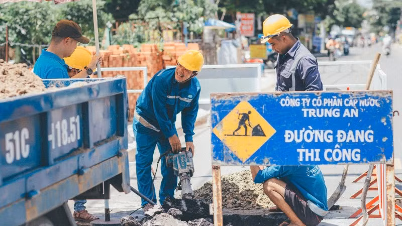 Công ty Cổ phần Cấp nước Trung An thi công hệ thống cấp nước trên địa bàn Thành phố Hồ Chí Minh. (Ảnh: QUÝ HIỀN)