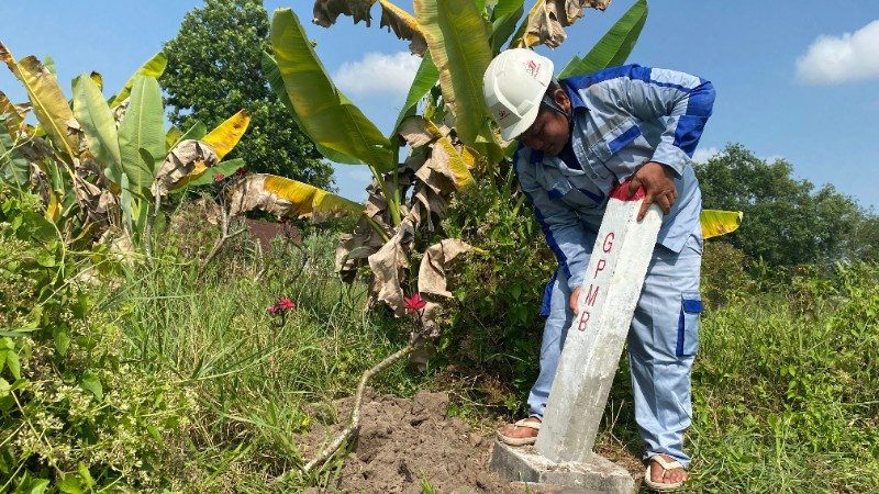 Cắm mốc và bàn giao ranh đất chuẩn bị thi công dự án cao tốc Thành phố Hồ Chí Minh-Mộc Bài. (Ảnh: QUÝ HIỀN)