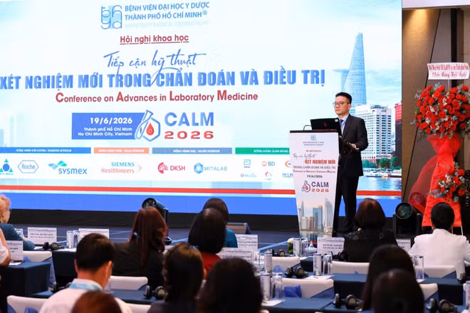 Quang cảnh hội nghị khoa học về xét nghiệm mới.