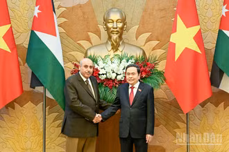 Chủ tịch Quốc hội Trần Thanh Mẫn và Chủ tịch Hạ viện Jordan Mazen Turki El Qadi. (Ảnh: DUY LINH)