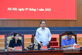Đồng chí Trần Thanh Mẫn, Ủy viên Bộ Chính trị, Chủ tịch Quốc hội, Trưởng Đoàn kiểm tra, giám sát số 11 của Bộ Chính trị phát biểu tại hội nghị. (Ảnh: DUY LINH)
