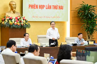 Chủ tịch Quốc hội Trần Thanh Mẫn, Trưởng Ban Chỉ đạo Tổng rà soát hệ thống văn bản quy phạm pháp luật chủ trì phiên họp. (Ảnh: DUY LINH)
