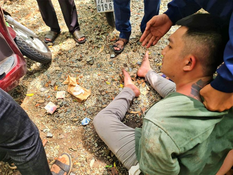 Đối tượng Phan Huy Hùng cùng tang vật vụ án bị lực lượng Bộ đội Biên phòng tỉnh Bà Rịa-Vũng Tàu phát hiện, bắt giữ.