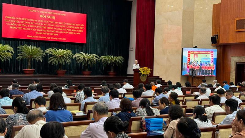 Toàn cảnh hội nghị.