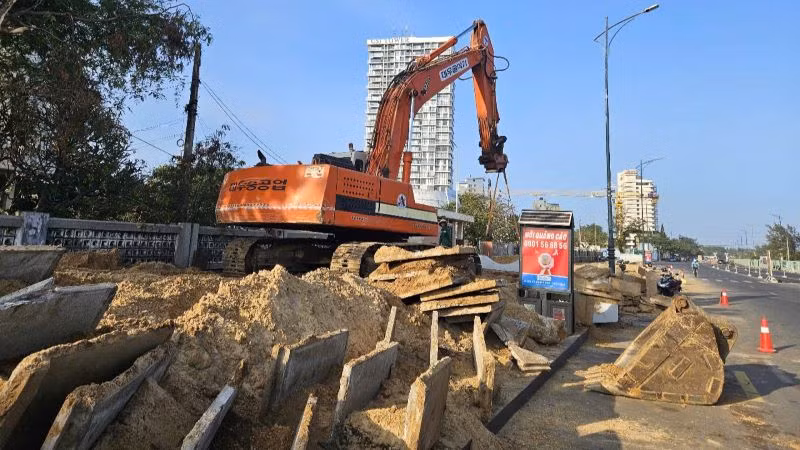 Hạng mục thoát nước đang gấp rút thi công xuyên Tết.