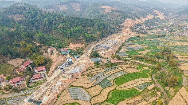 Trên toàn tuyến Hữu Nghị-Chi Lăng có tổng cộng 38 cầu các loại băng qua tỉnh lộ và sông, suối. (Ảnh VIỆT TRUNG)