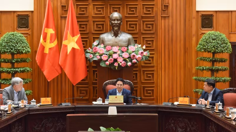 Thủ tướng Phạm Minh Chính chủ trì cuộc họp của Thường trực Chính phủ với các bộ, ngành nhằm tìm giải pháp ứng phó sau khi Hoa Kỳ tuyên bố áp thuế đối ứng với các nước. (Ảnh: Báo Nhân Dân)