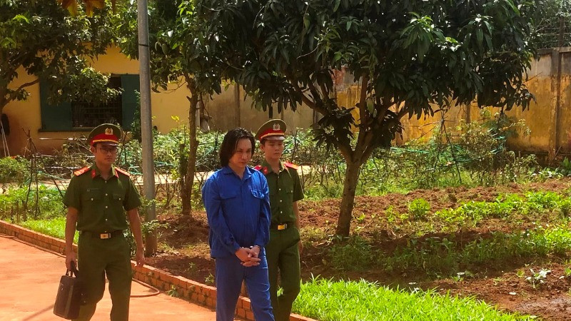 Công an thành phố Gia Nghĩa, tỉnh Đắk Nông bắt đối tượng Hoàng Công Trường. (Ảnh: Công an tỉnh Đắk Nông)