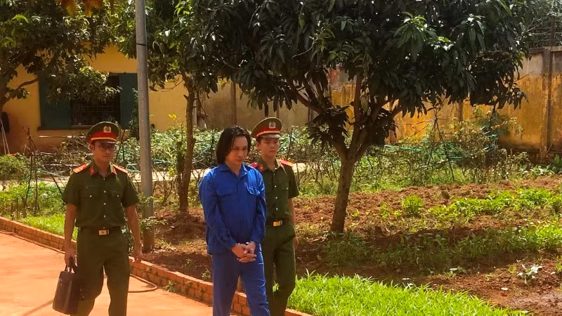 Công an thành phố Gia Nghĩa, tỉnh Đắk Nông bắt đối tượng Hoàng Công Trường. (Ảnh: Công an tỉnh Đắk Nông)