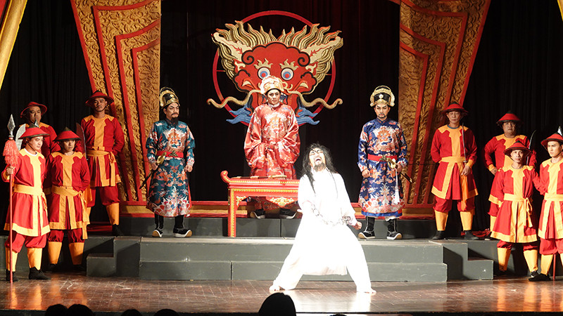 Vở Lê Văn Duyệt - Người mang chín án tử (Nhà hát kịch Idecaf) là một trong 5 vở đạt Huy chương Vàng Liên hoan Sân khấu Thành phố Hồ Chí Minh lần 1.