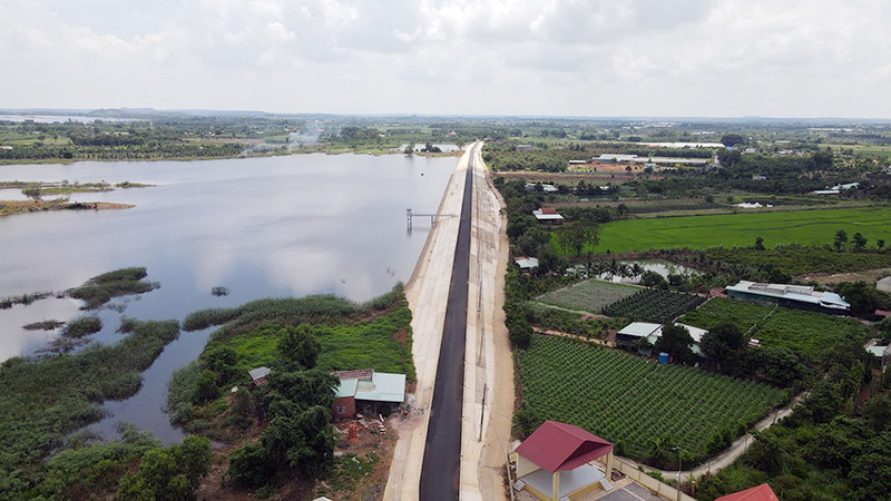 Hồ thủy lợi ở xã Long Tân, huyện Đất Đỏ cung cấp nước tưới cho nông nghiệp. 