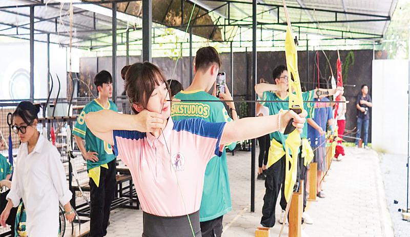 Bắn cung đang là môn thể thao có sức hấp dẫn với giới trẻ Thủ đô.