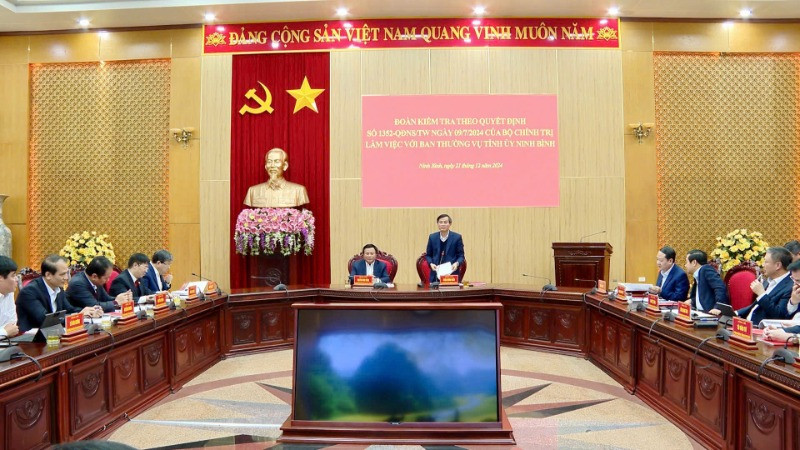 Quang cảnh buổi làm việc.