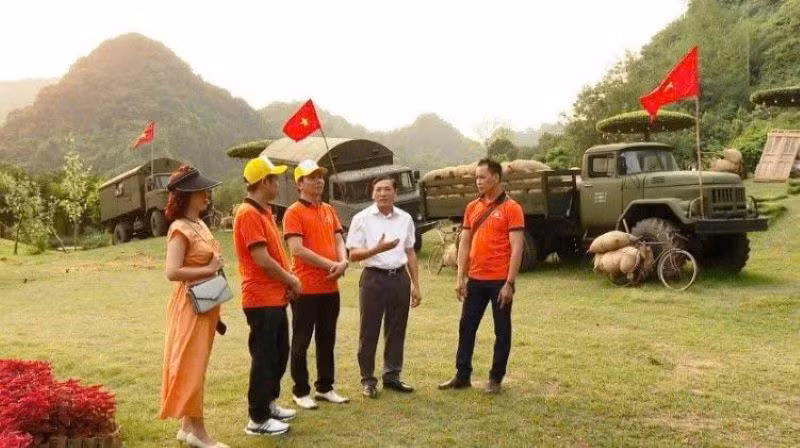 Ông Phạm Công Chất, Giám đốc công ty Doanh Sinh - người biến "không thể thành có thể" tại khu du lịch sinh thái Thung Nham. (Ảnh: Lan Trần)