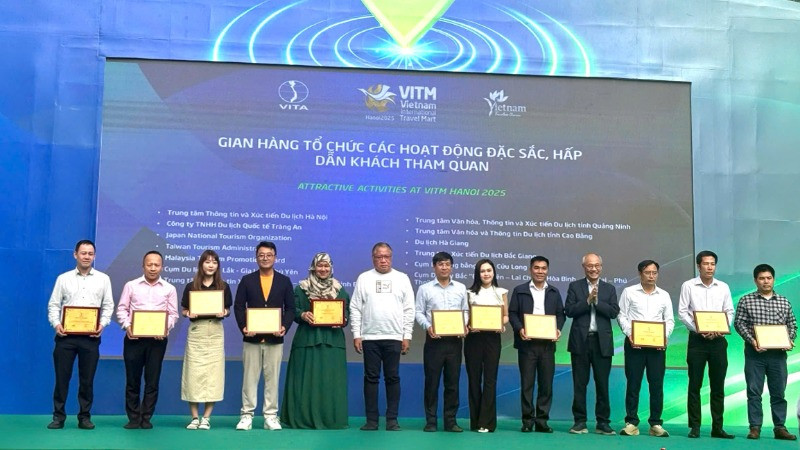 Ban tổ chức vinh danh gian hàng tổ chức các hoạt động đặc sắc, hấp dẫn khách tham quan.