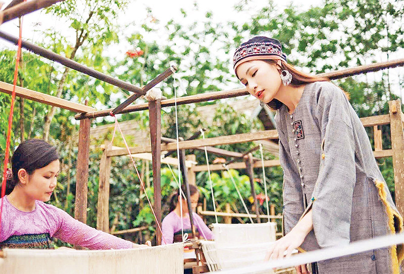 Di sản hòa cùng nhịp sống đương đại trong bộ sưu tập "Dệt tương lai" của nhà thiết kế Đỗ Thu Cúc. 