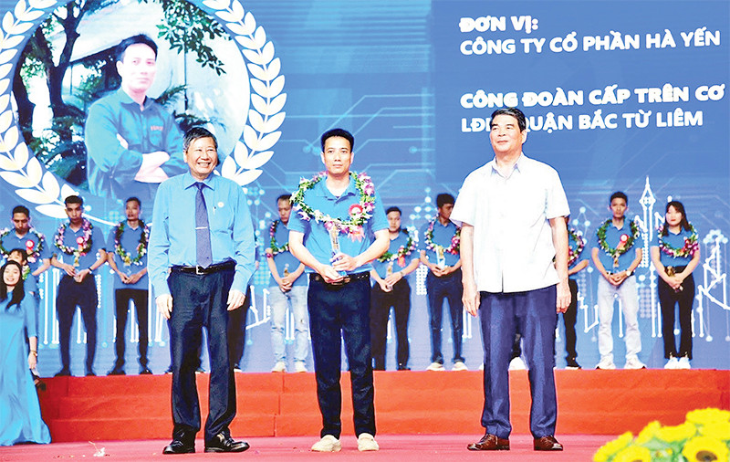 Anh Đỗ Văn Hảo tại lễ vinh danh Công nhân giỏi Thủ đô tiêu biểu năm 2023.