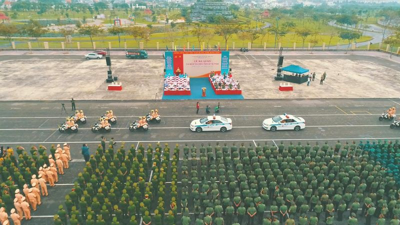 Toàn cảnh Lễ ra quân cao điểm tấn công trấn áp tội phạm Tết nguyên đán Ất Tỵ. 