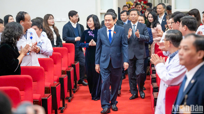 Chủ tịch Quốc hội Trần Thanh Mẫn dự Lễ kỷ niệm 70 năm Ngày Thầy thuốc Việt Nam tại Bệnh viện Hữu Nghị.