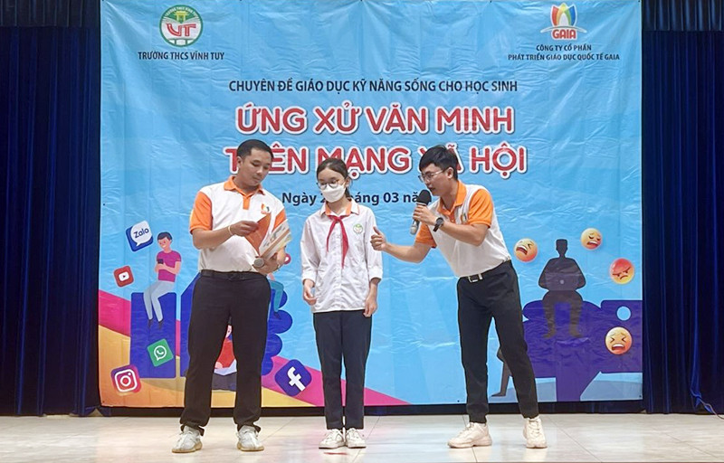Trường THCS Vĩnh Tuy (Hà Nội) tổ chức chuyên đề giáo dục kỹ năng sống cho học sinh "Ứng xử văn minh trên mạng xã hội".