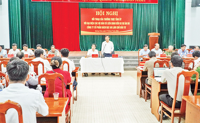 Hội nghị đối thoại giữa người đứng đầu cấp ủy, chính quyền tỉnh Quảng Nam với các hộ dân mua đất tại 3 dự án do Công ty cổ phần Bách Đạt An làm chủ đầu tư.