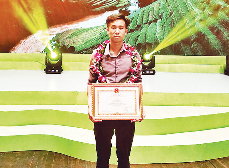 Nguyễn Văn Huỳnh giành được nhiều giải thưởng từ sáng kiến bếp nóng lạnh.