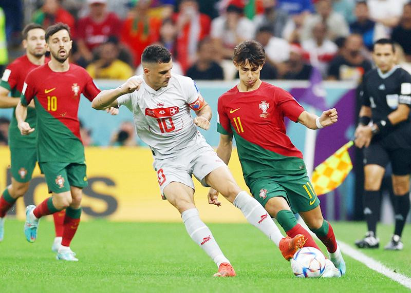 Bồ Đào Nha (áo đỏ xanh) được đánh giá cao hơn Maroc.