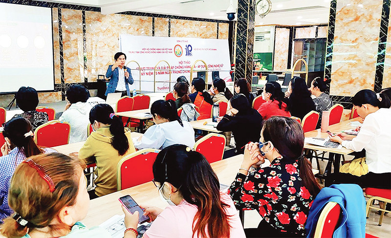 Một buổi hoạt động hỗ trợ doanh nghiệp, cơ sở sản xuất do hội viên phụ nữ quản lý kinh doanh, nhằm tạo điều kiện cho chị em nghiên cứu cải tiến sản phẩm.